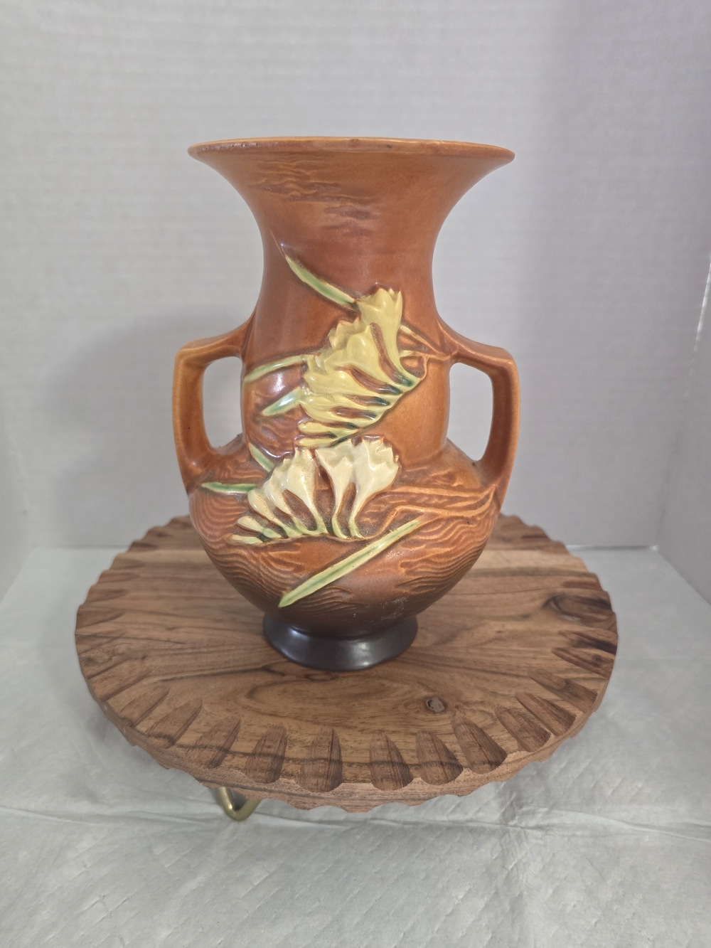 Roseville 2-Handle Vase Freesia Vintage 1945 #122-8 Orange Brown 8 1/4" EUC.